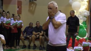 Лудница при появата на Стоичков, вижте кой го разцелува ВИДЕО/СНИМКИ