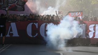 Извънредно: Бой между фенове и полиция на стадион "Васил Левски"!