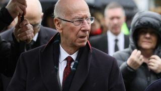 Легендарният Сър Боби Чарлтън става на 86 години