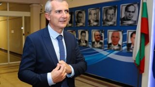 Министърът на спорта: Как стадион струва едни пари, плащат се други и не е готов?