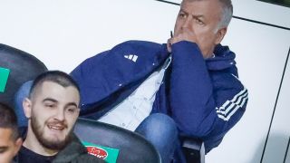 Чужденец пили нервите на Сираков и Костов