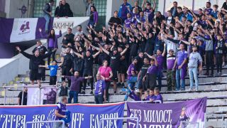 Прекъснаха Етър и ЦСКА заради феновете ВИДЕО