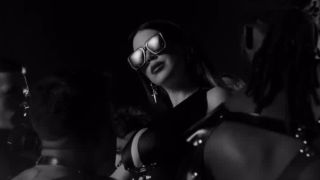 Известна красавица се появи в скандално ВИДЕО 18+