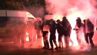 Извънредно! Стана страшно на "Васил Левски"! Бомби и ракети по полицията! СНИМКИ