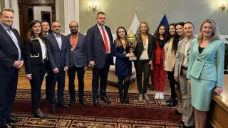Пеевски оказа голяма чест на новите героини на България