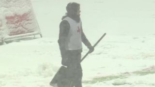 Първо в БЛИЦ: Отложиха и Лудогорец - Славия! Премеждия на пътя за съдиите