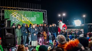 Децата на Разград и футболистите на Лудогорец запалиха Коледната елха