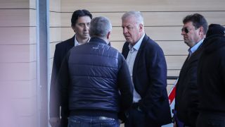 Легенда на Левски със специален подарък за Наско Сираков СНИМКА