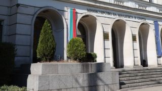 Eксклузивно в БЛИЦ: Луд екшън с гонитба по етажите в спортно министерство! Подкупът скрит във...