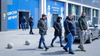 Важната среща на Сираков с феновете се бави, ето защо