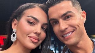 Роналдо глези Джорджина с по 10 хиляди евро на вечер