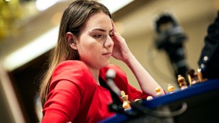 Феноменална Нургюл Салимова лидер на Световното след първия ден