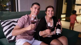 Роналдо зарадва майка си с подарък за 100 бона ВИДЕО
