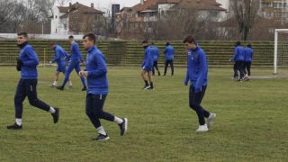 Демона води футболистите си в Хърватия