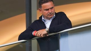 Жестоко наказание за известен шеф, показал пениса си на колежка