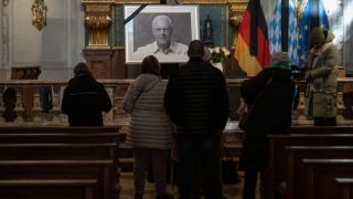 Байерн с възпоменателна церемония за Кайзера