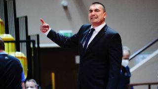 НБА на тръни, треньор получи инфаркт на масата в ресторант