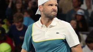 Рускини мотаят здравата Григор Димитров