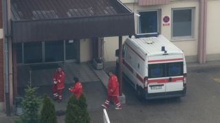 Гамени пребиха възрастна жена, счупиха ѝ ръцете и пръстите