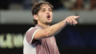 Американец изрита Циципас от Australian Open