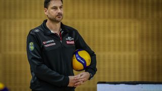 Шампионът махна треньора след загубата от ЦСКА