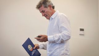 Бомба в БЛИЦ: Емил Костадинов се прибра спешно, за да поеме българския футбол