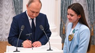 Скандални разкрития за любимка на Путин