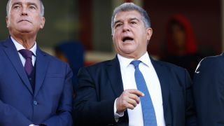 Босът на Барселона беснее, хвърля чинии