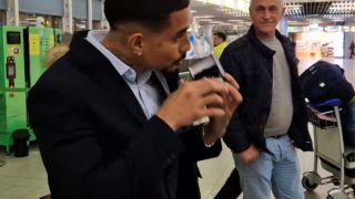 Уелтън целуна емблемата на Левски и отлетя за Япония ВИДЕО