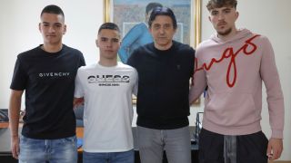 Левски обяви договори с трима футболисти