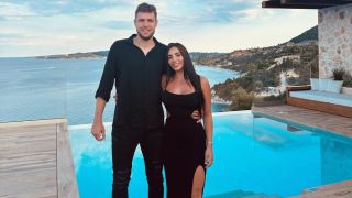 Красивата половинка на Везенков спешно в Сакраменто