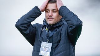 Генчев побесня: Съдията си изсмукваше нарушения от пръстите