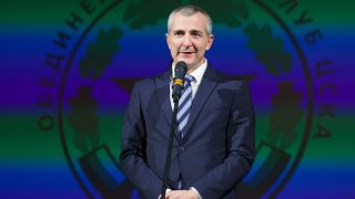 Спортният министър с трудна мисия