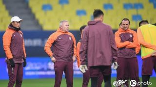 Неприятен дебют за Ясен Петров в Китай