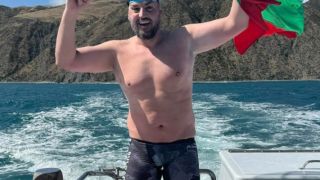 Петър Стойчев с плуване за историята на другия край на света СНИМКИ