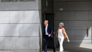 Прокуратурата в Испания иска затвор за целувка от щастие