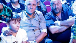 Стоичков с популярна блондинка в "Арена София", чака победи от Пулеви 