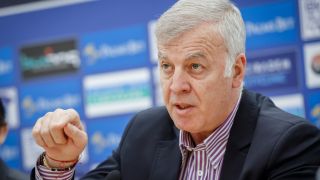 Сираков тропна по масата и замрази най-големия талант в Левски