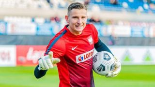Фен върви 100 км заради вратар