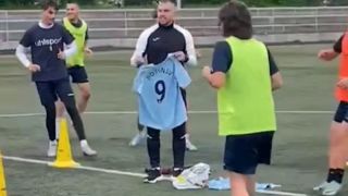 Божинов на изпит с фланелка на Манчестър Сити ВИДЕО