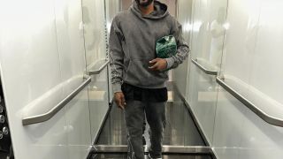 Смях! Полицай спря звезда преди дерби, не го пуска на стадиона ВИДЕО