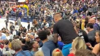 Грозни сцени! Братът на звезда полудя и преби човек ВИДЕО