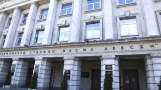 Главният съдия на вечното дерби: Треньорът на Левски е за психиатър, скочи да ме бие