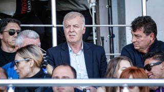 Извънредно в БЛИЦ! Фенове на Левски пробваха да линчуват Сираков