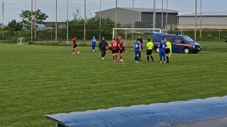 Кошмар! Вратар в болница със счупен крак след мач у нас ВИДЕО