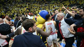 Масов бой на дерби в Европа ВИДЕО 18+