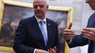 Плашат ФИФА със съд заради нови турнири