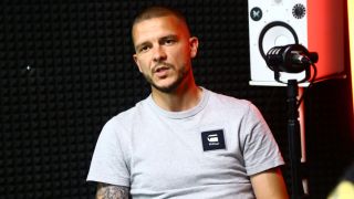 Юли Ненов смразяващо пред БЛИЦ Live: Татко се върна от Англия за сватбата ми, но почина! Намерих си прекрасна жена във "Фейсбук"