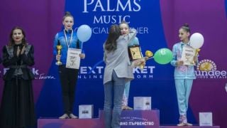 Златно момиче връчи приз „Мария Петрова“ на новата шампионка на България