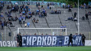 Извънредна ситуация на "Герена"! Фенове с невиждан протест срещу Сираков, дойде полиция ВИДЕО
